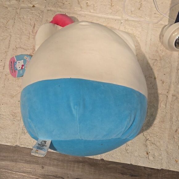 Large hello kitty by Sanrio plushy - Picture 4 of 5